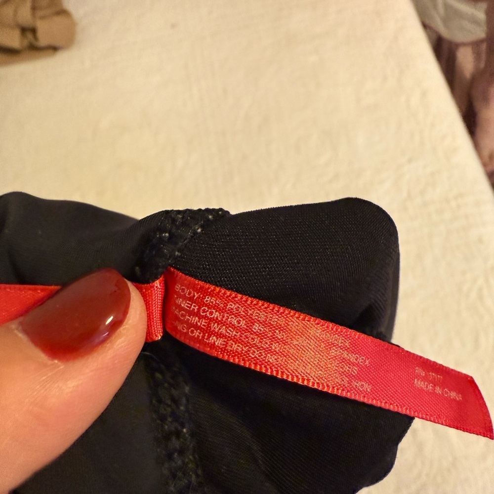 Ruby Ribbon Black Leggings - Picture 5 of 5